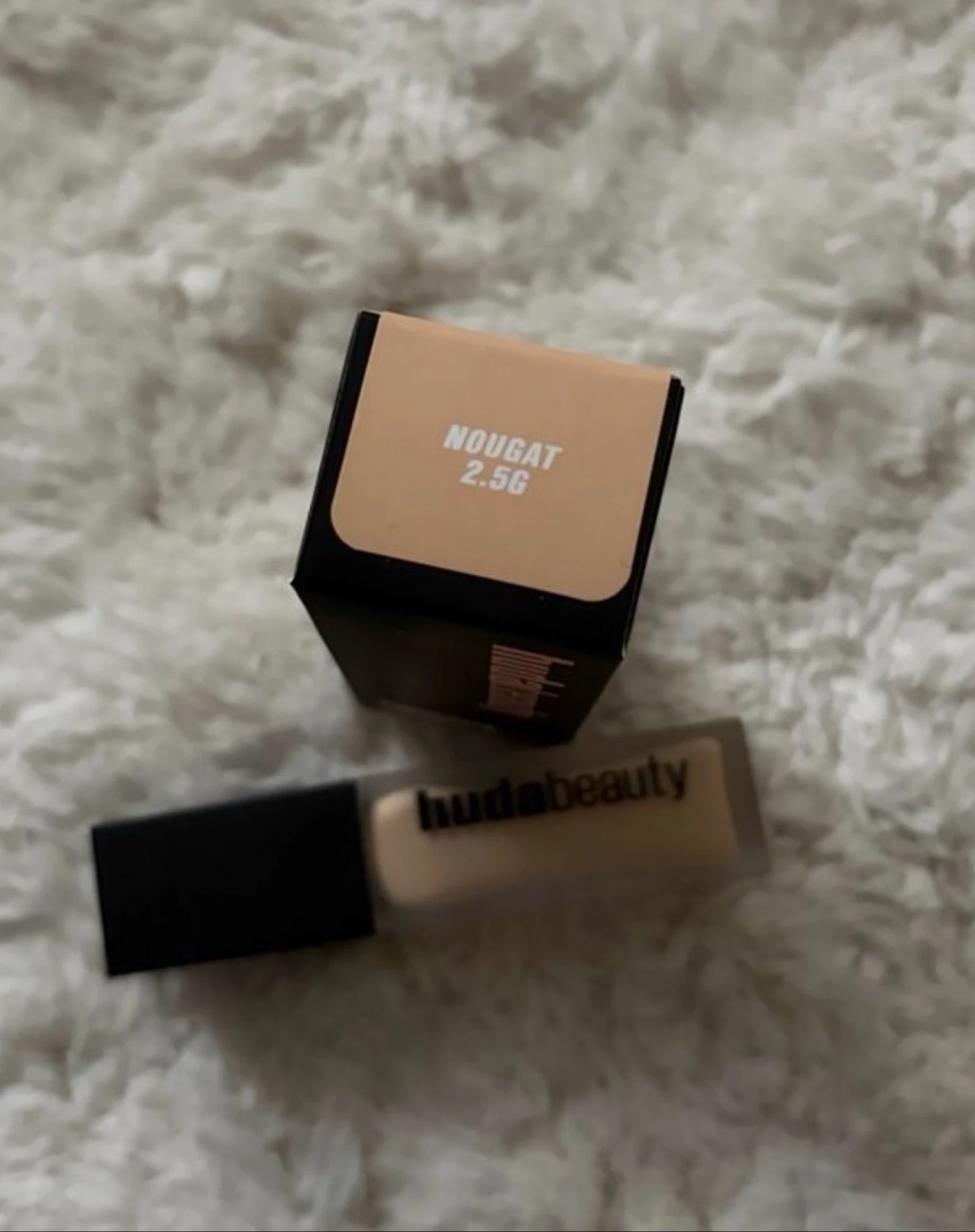 Anti cerne Huda beauty neuf jamais utilisé 